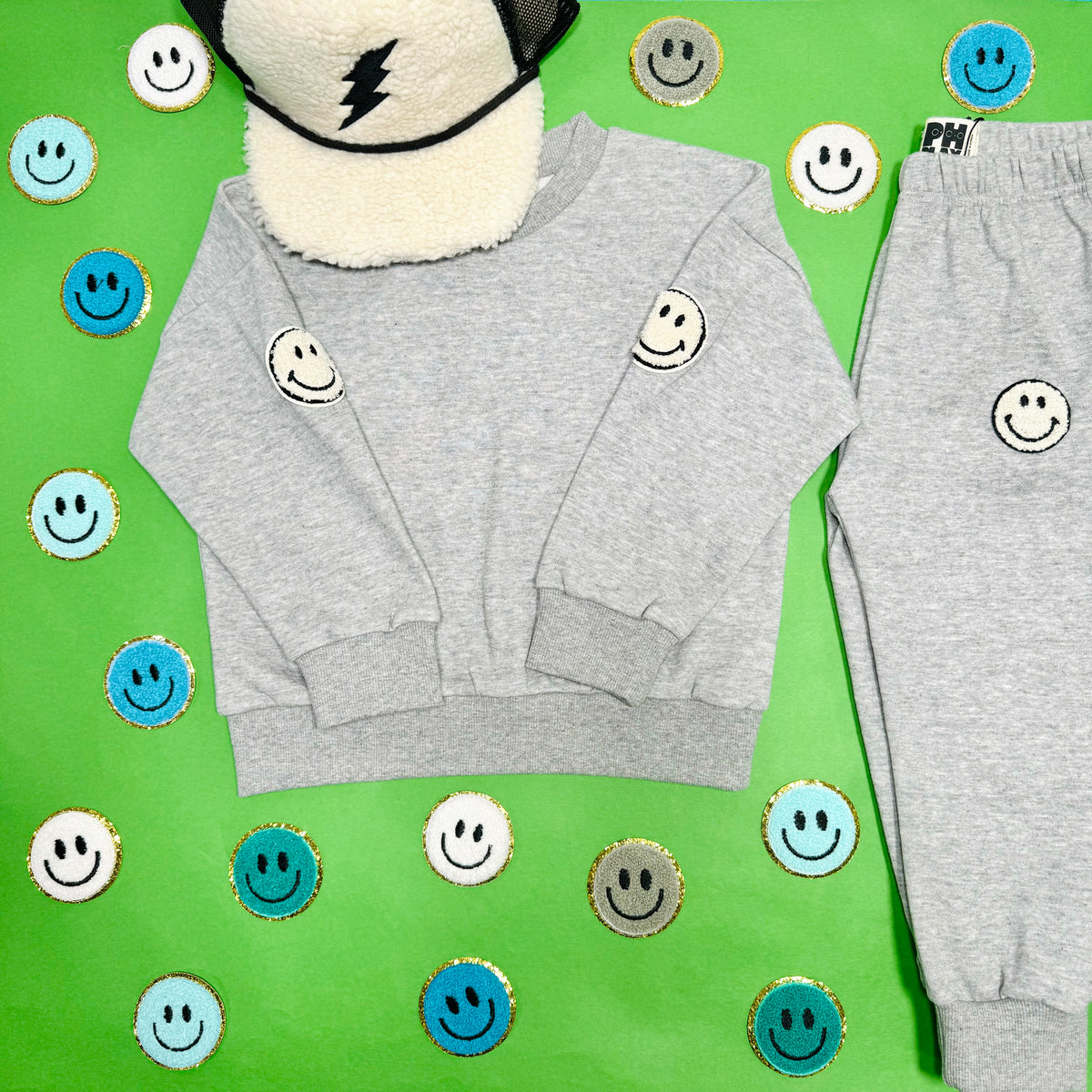 SMILEY FACE PATCH SWEATSHIRT AND SWEATPANTS SET