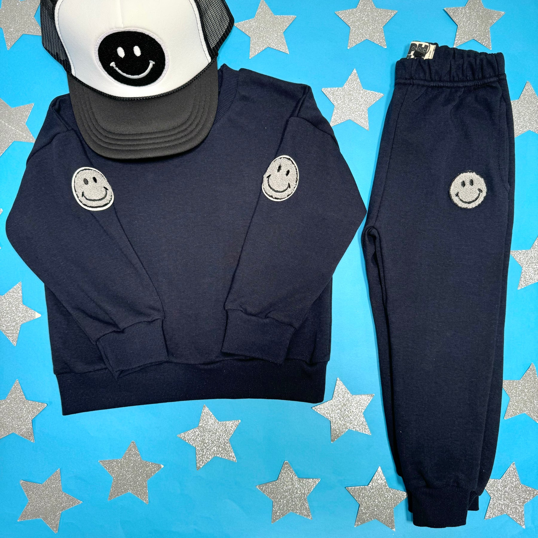 SMILEY FACE PATCH SWEATSHIRT AND SWEATPANTS SET - SET